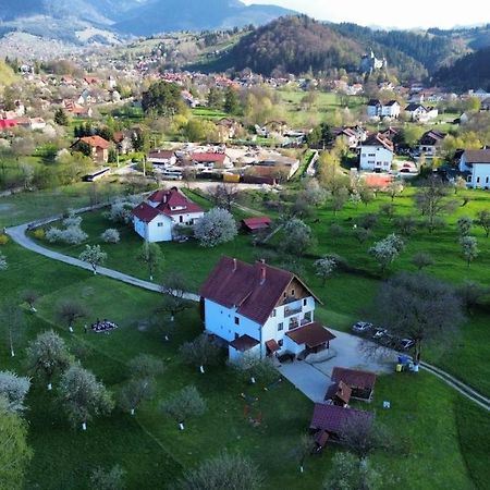 برانْ Pensiunea Din Livada المظهر الخارجي الصورة